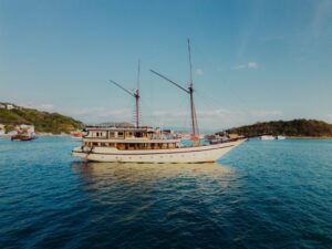 alfatrhan-2-phinisi-boat-komodo-lombok
