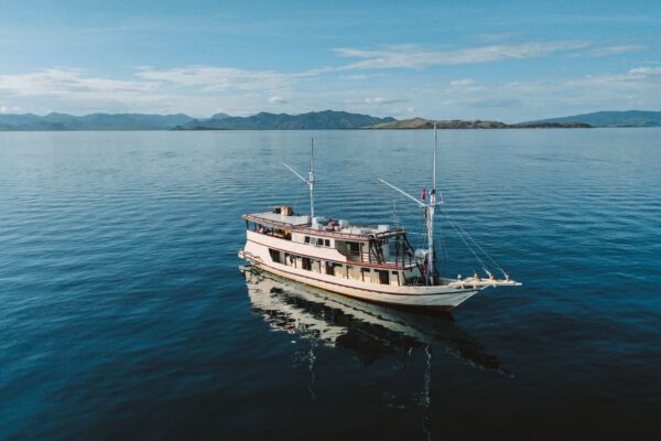 open-trip-komodo-lamborajo-1