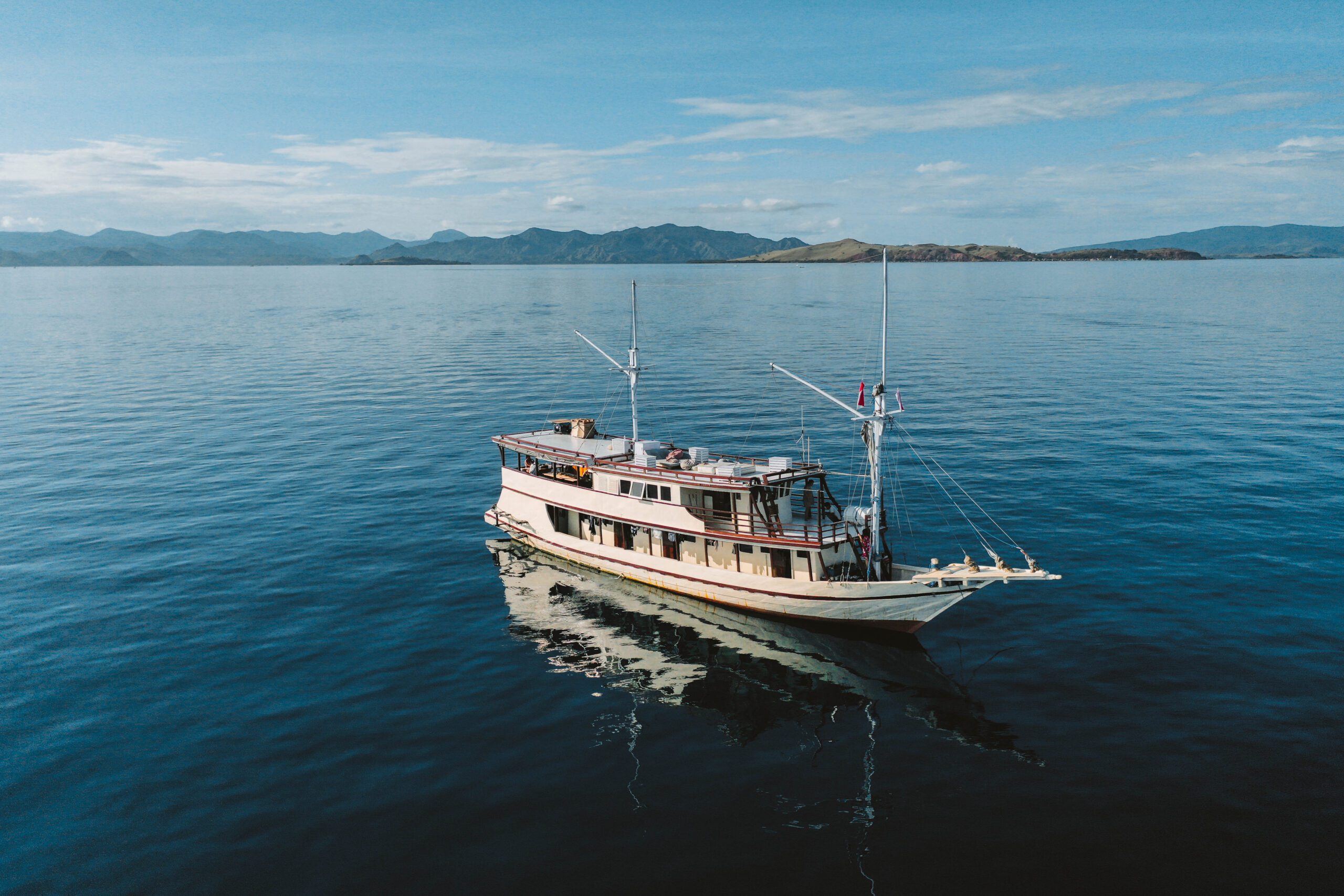 open-trip-komodo-lamborajo-1