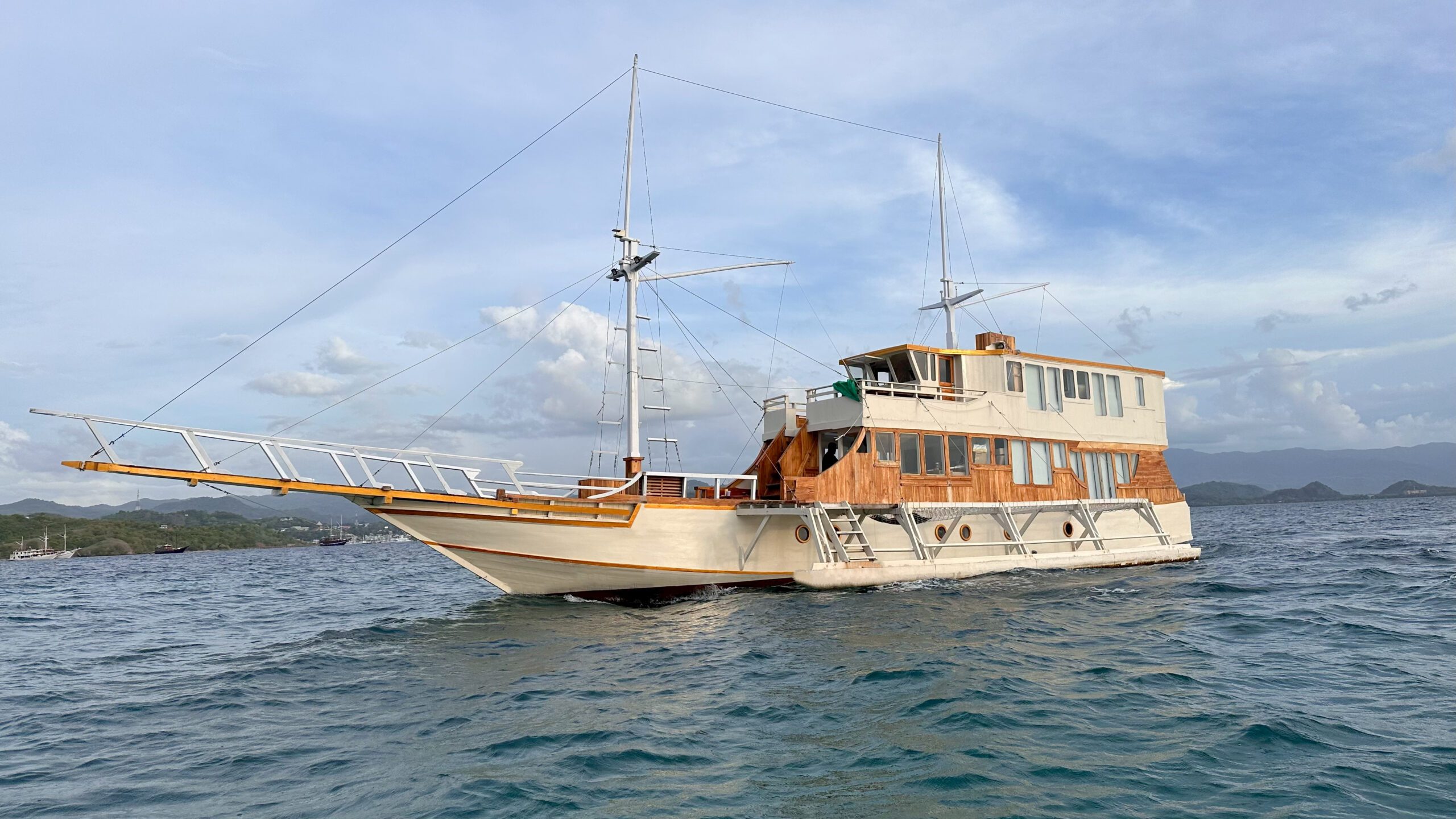 zada-mega-deluxe-boat
