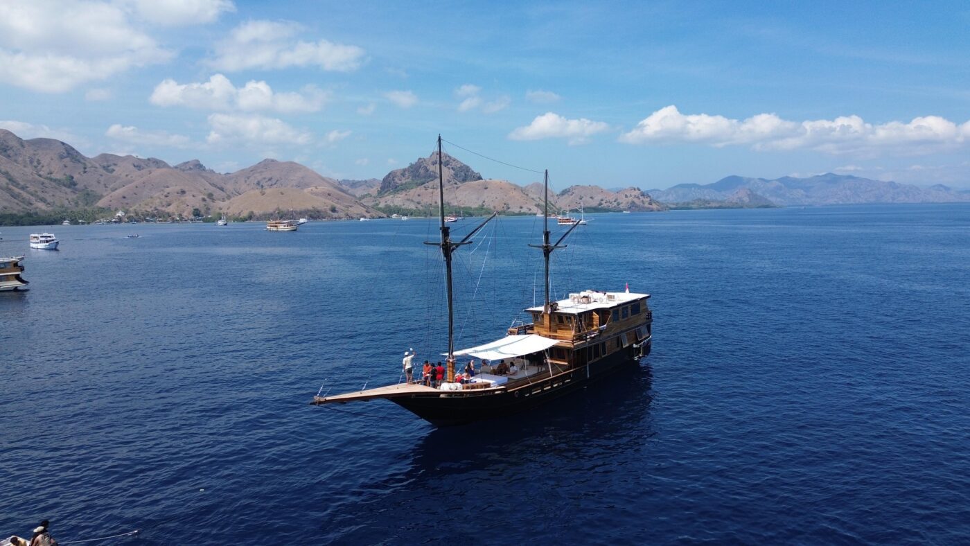 blackbeard-deluxe-boat