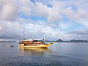 hatira-hella-deluxe-boat